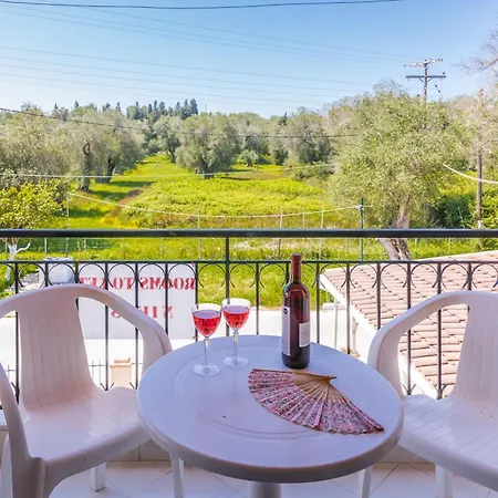 Appartement Nikos 2 *