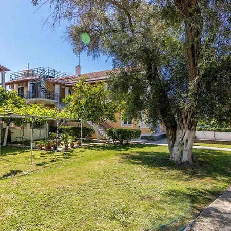Apartment Nikos 2 *